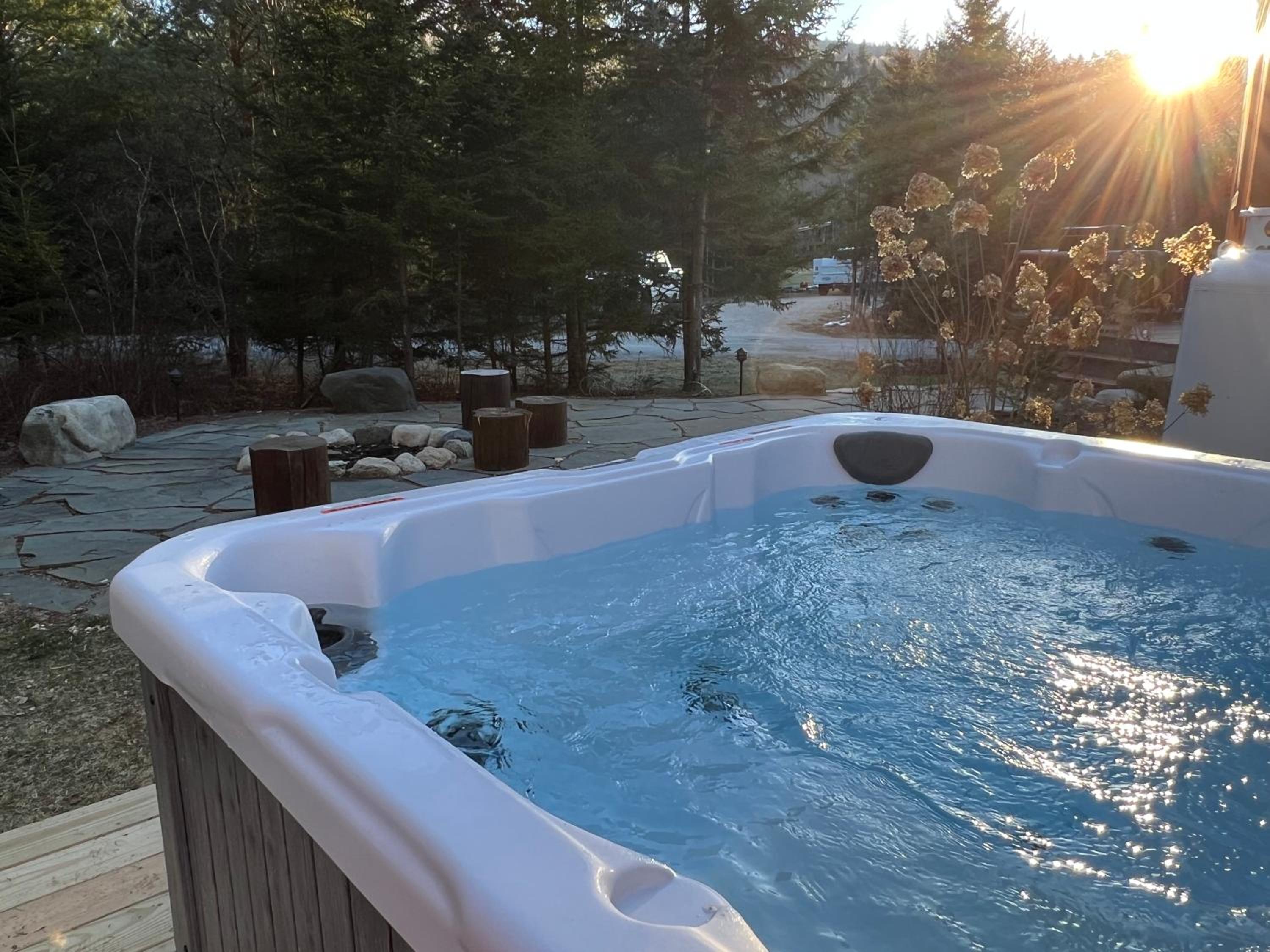 OR Luxury yurt-like home in Bretton Woods with private beach firepit AC fishing and trails view 4
