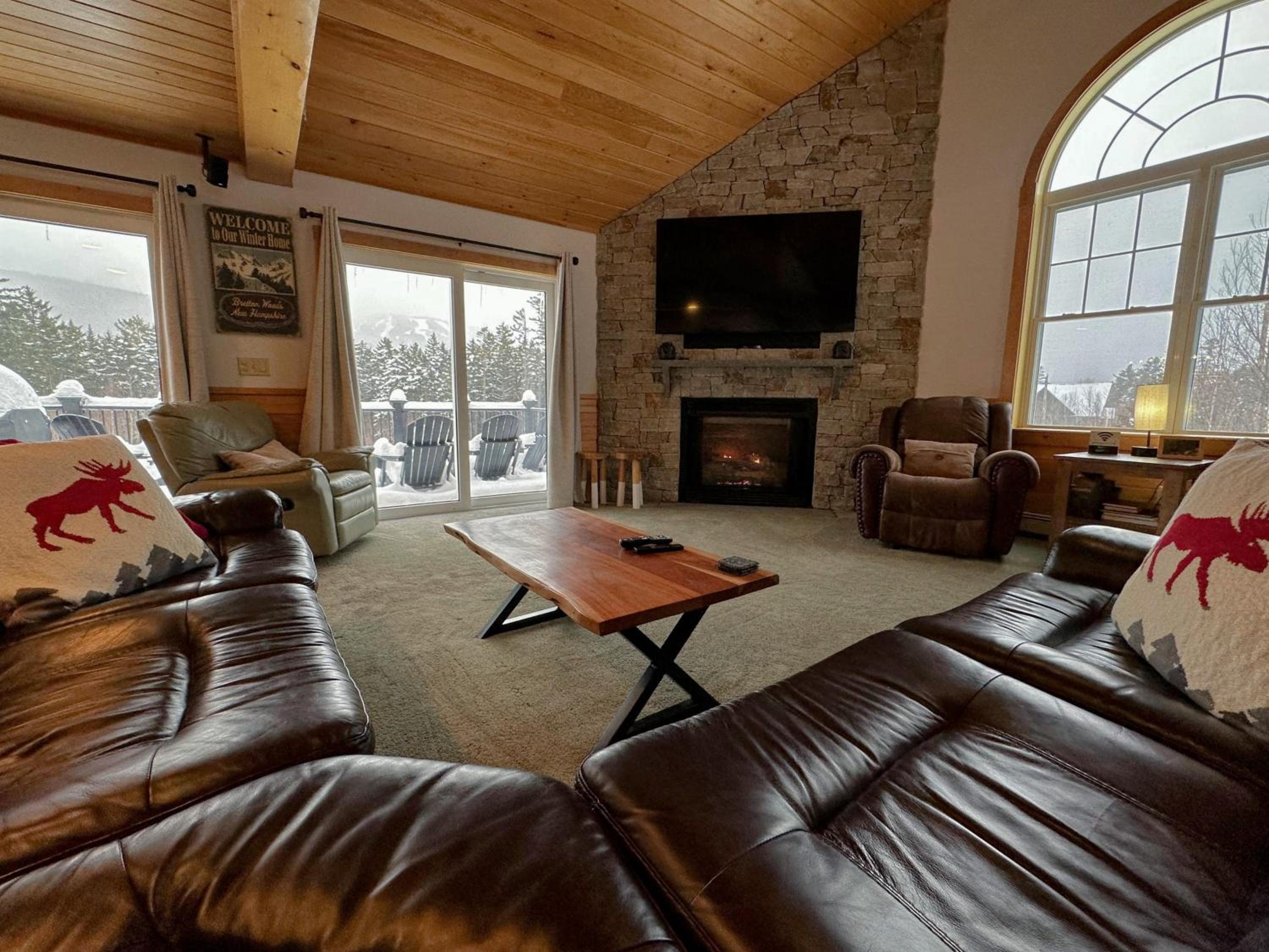 NEW Single family home with spectacular views and lots of space Privacy convenience and style view 5