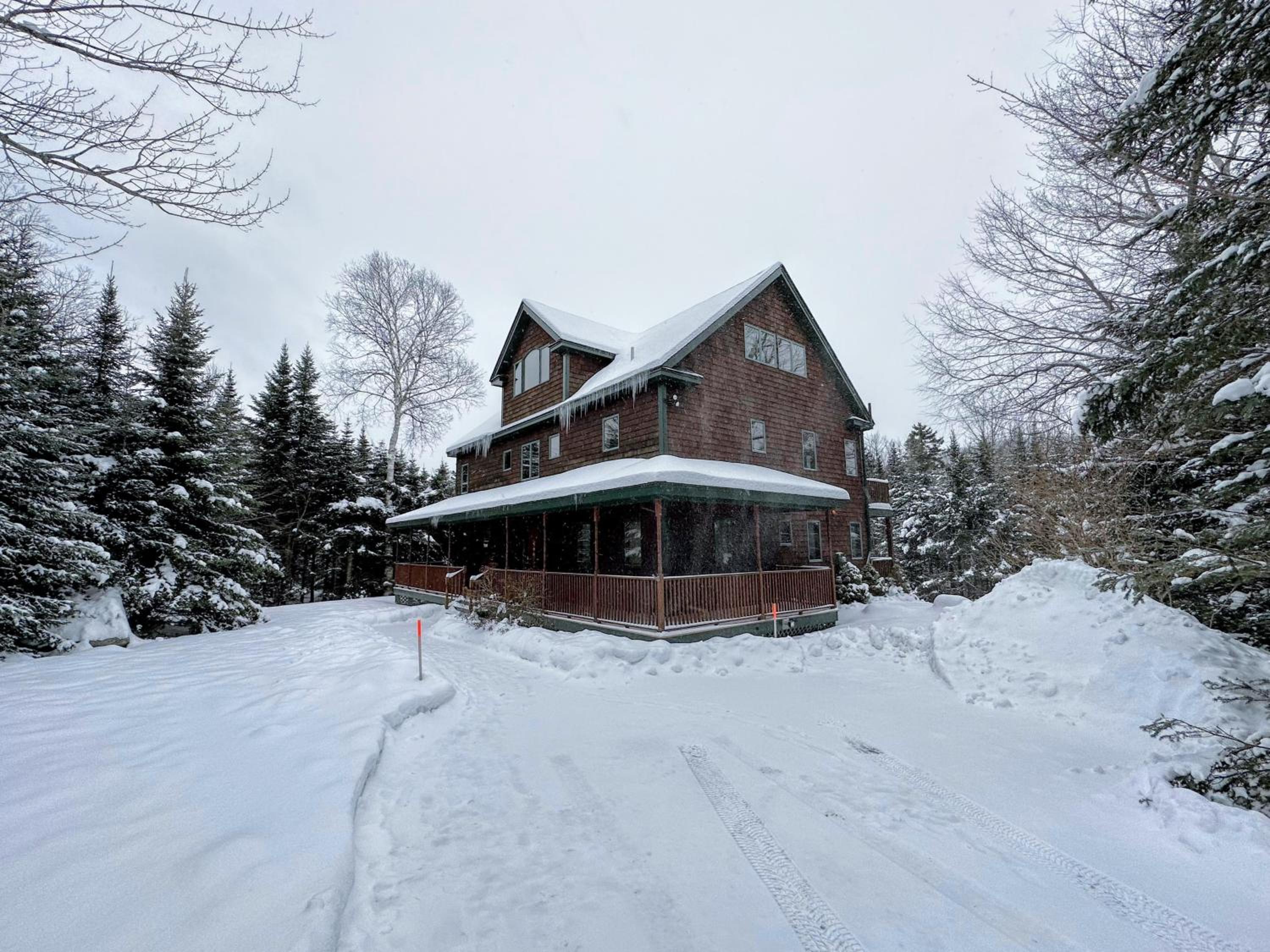 Spacious private home, ski views, pool table, ping-pong, privacy, steps to Mt Wash Hotel view 2