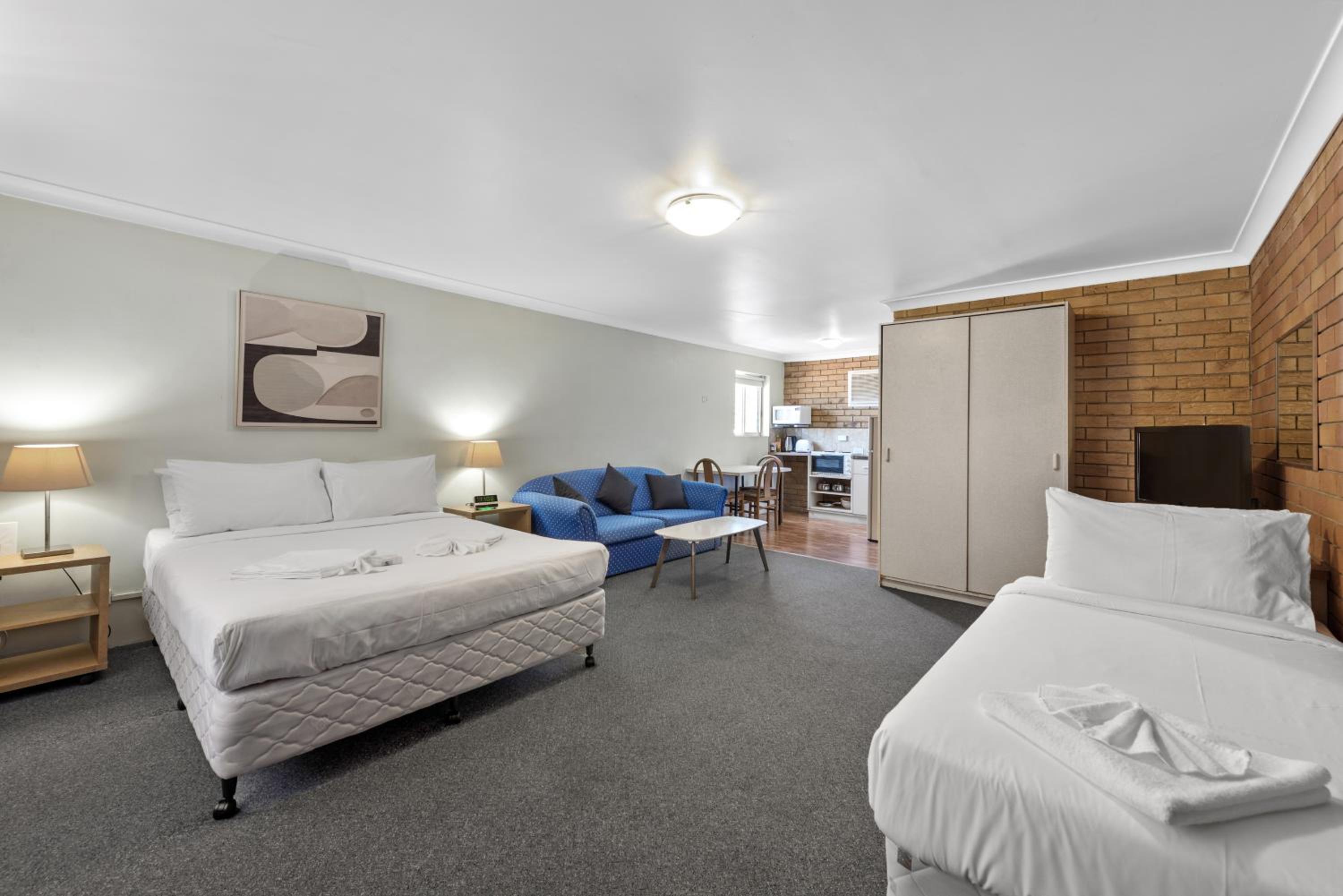 Paramount Motel