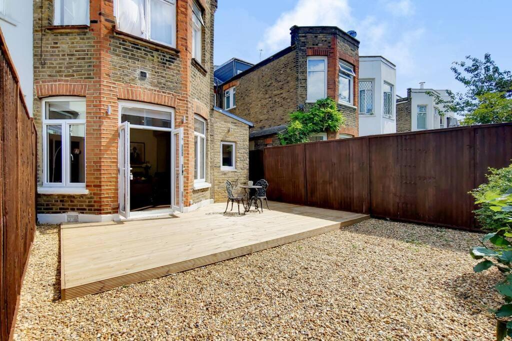 DG1 - Family-Friendly 2-Bed with Garden in Acton - by Short Stories London