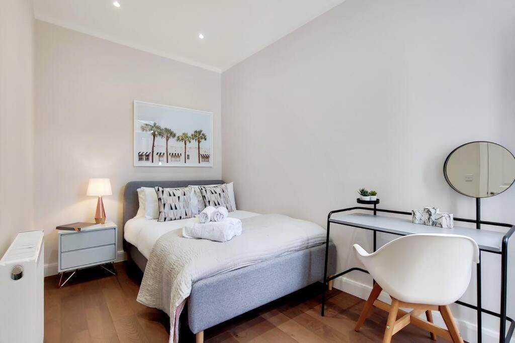 DG1 - Family-Friendly 2-Bed with Garden in Acton - by Short Stories London