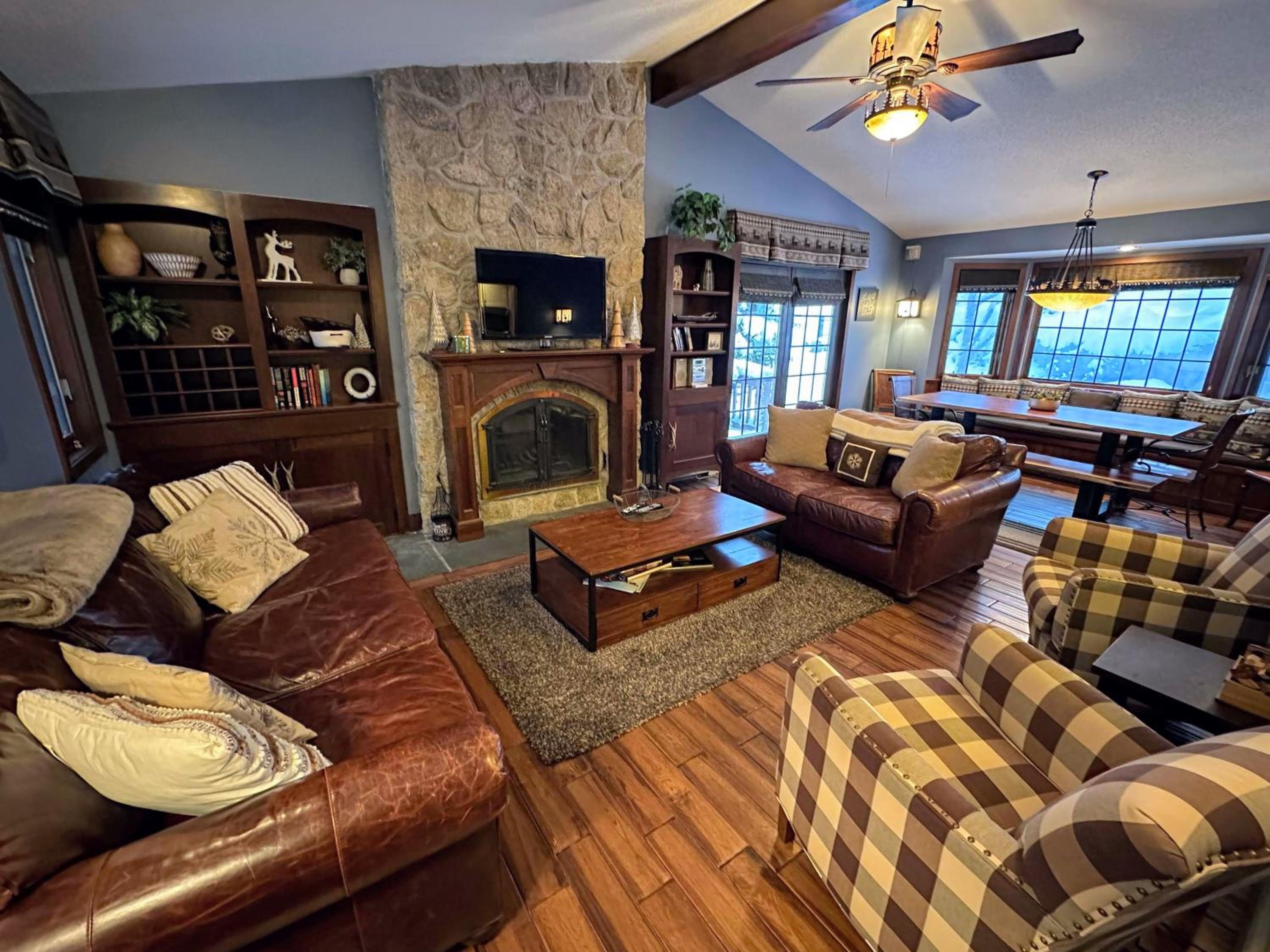 FC17 Stylishly renovated Forest Cottage walk to Bretton Woods ski trails wifi cable ping pong view 3