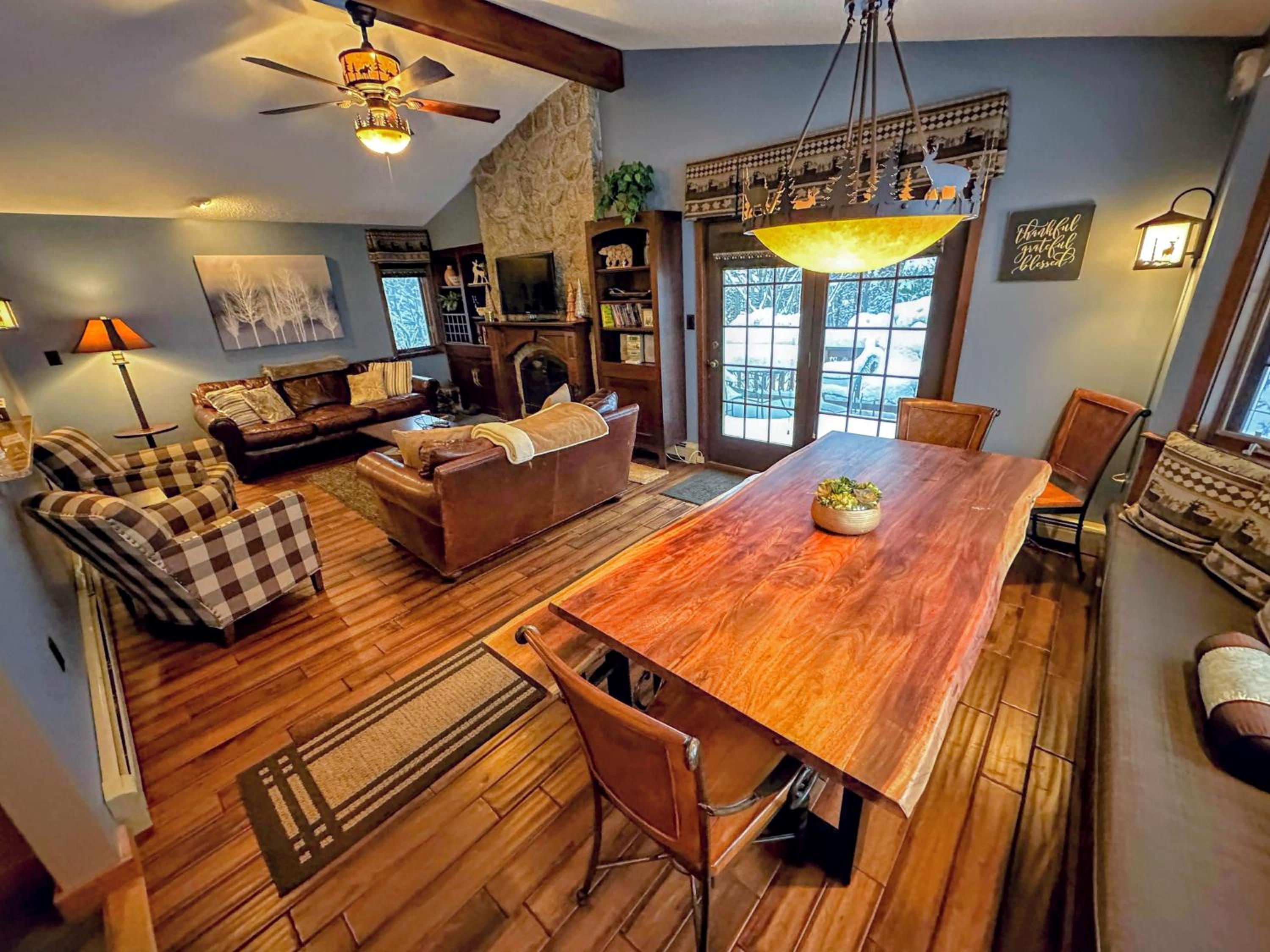 FC17 Stylishly renovated Forest Cottage walk to Bretton Woods ski trails wifi cable ping pong view 5