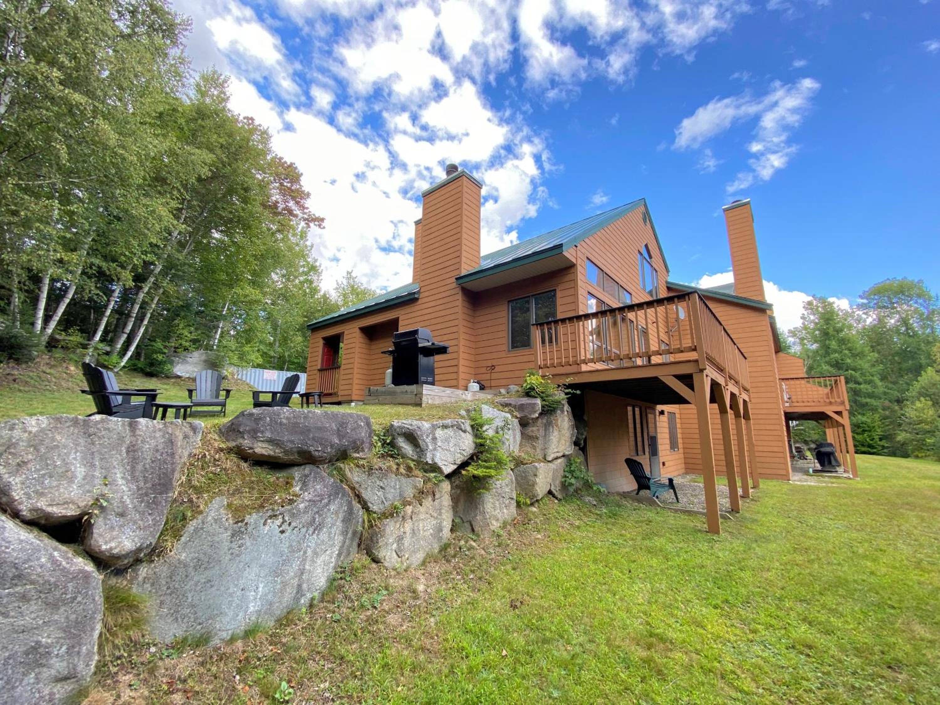 MWP59 Mount Wash Place Townhome fireplace large deck yard view 2