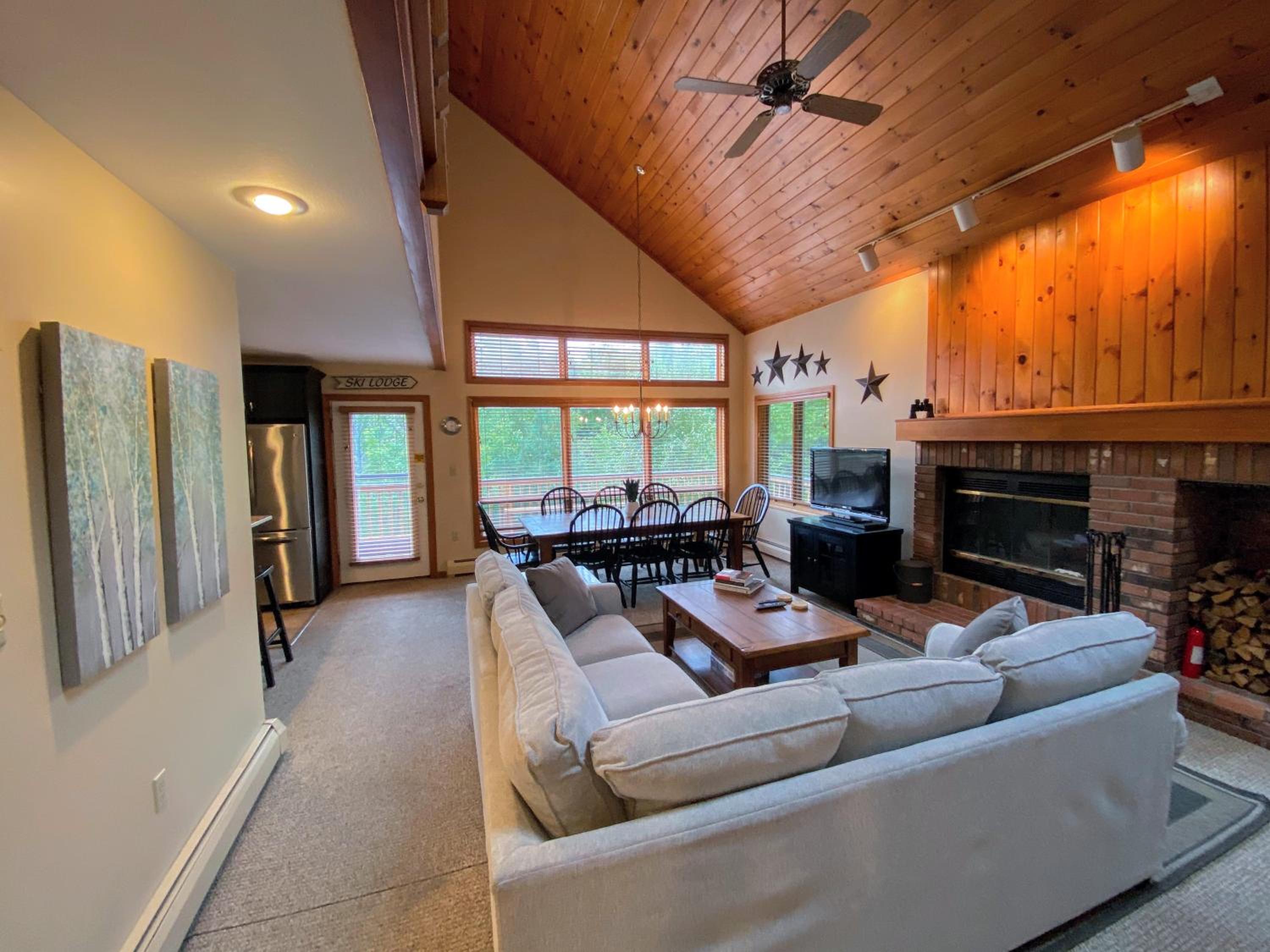 MWP59 Mount Wash Place Townhome fireplace large deck yard view 3