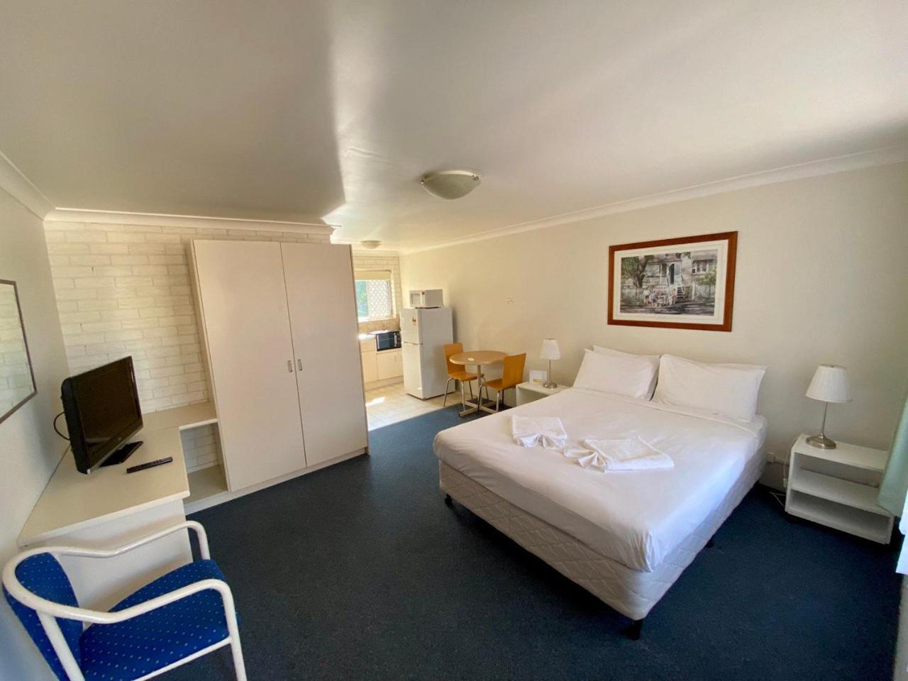 Paramount Motel