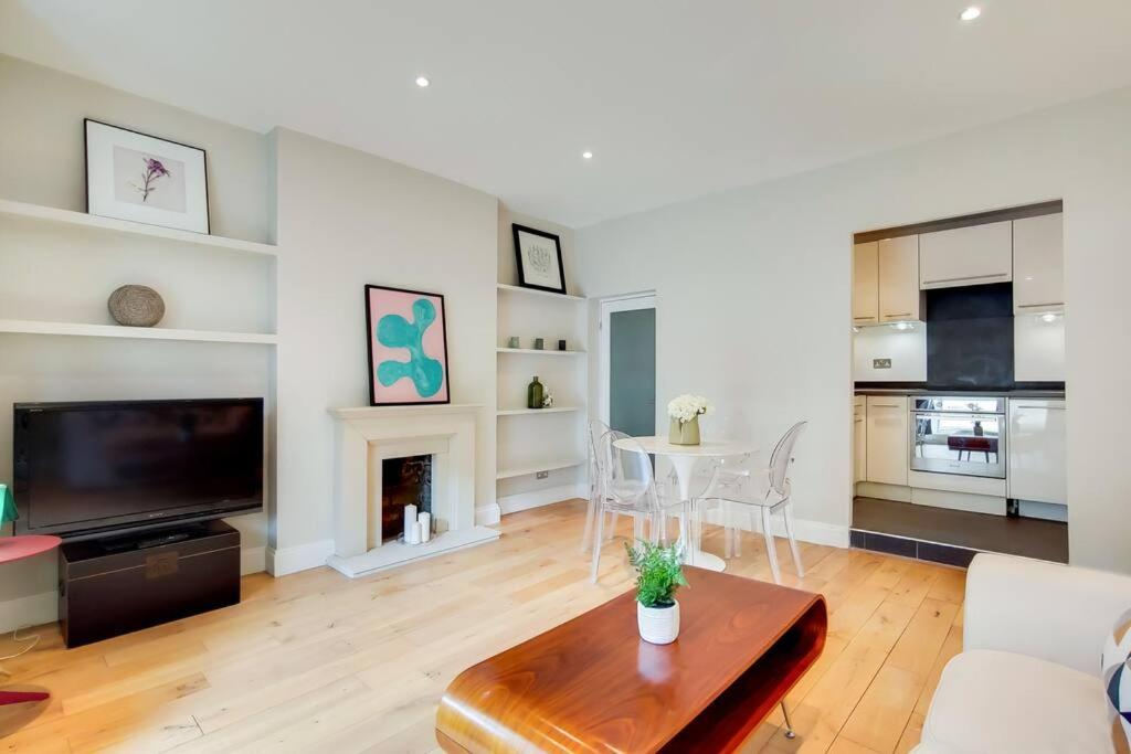 HR2 - Charming 1-Bed near Holland Park - by Short Stories London