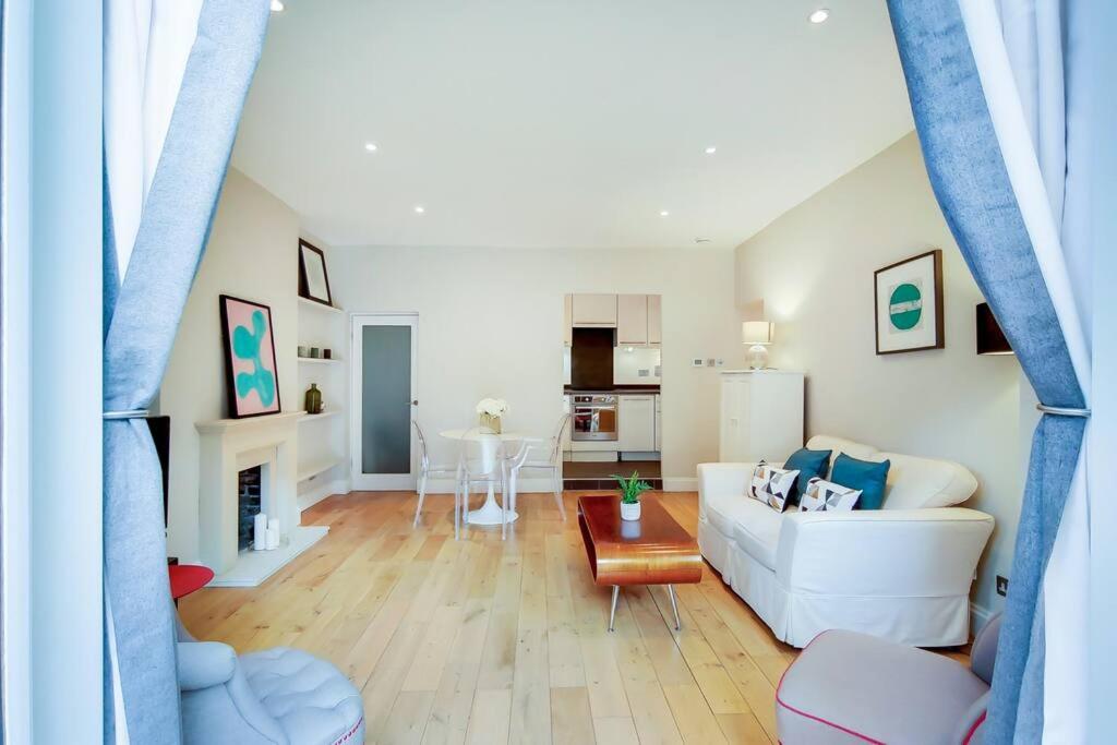 HR2 - Charming 1-Bed near Holland Park - by Short Stories London