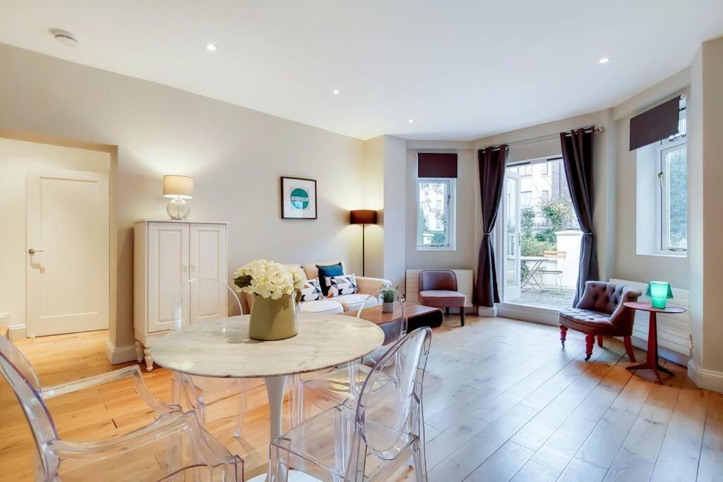 HR2 - Charming 1-Bed near Holland Park - by Short Stories London