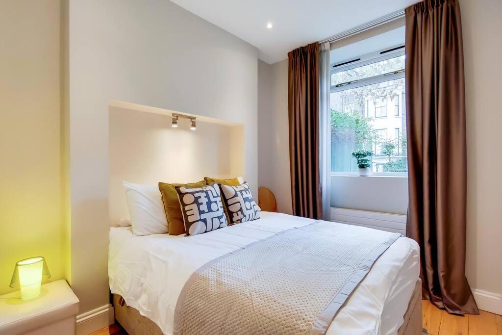 HR2 - Charming 1-Bed near Holland Park - by Short Stories London