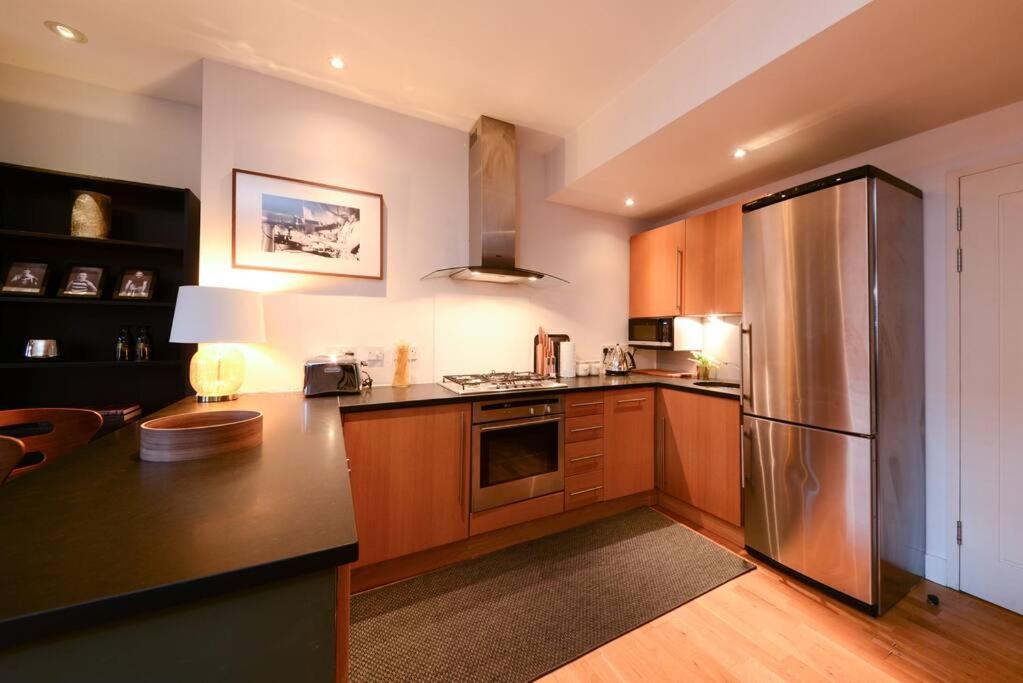 MR2 - Charming 1 Bed Apartment, Munster Village - by Short Stories London