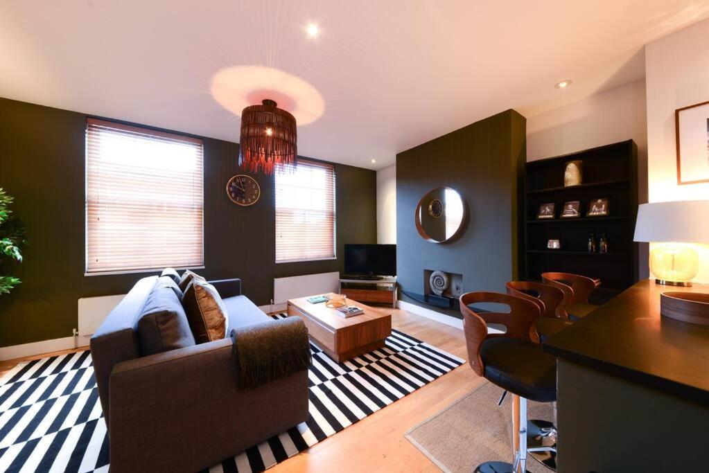 MR2 - Charming 1 Bed Apartment, Munster Village - by Short Stories London