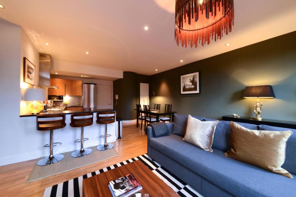 MR2 - Charming 1 Bed Apartment, Munster Village - by Short Stories London