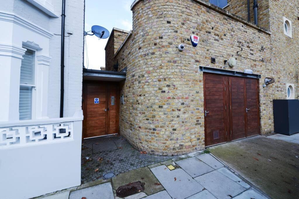 MR2 - Charming 1 Bed Apartment, Munster Village - by Short Stories London
