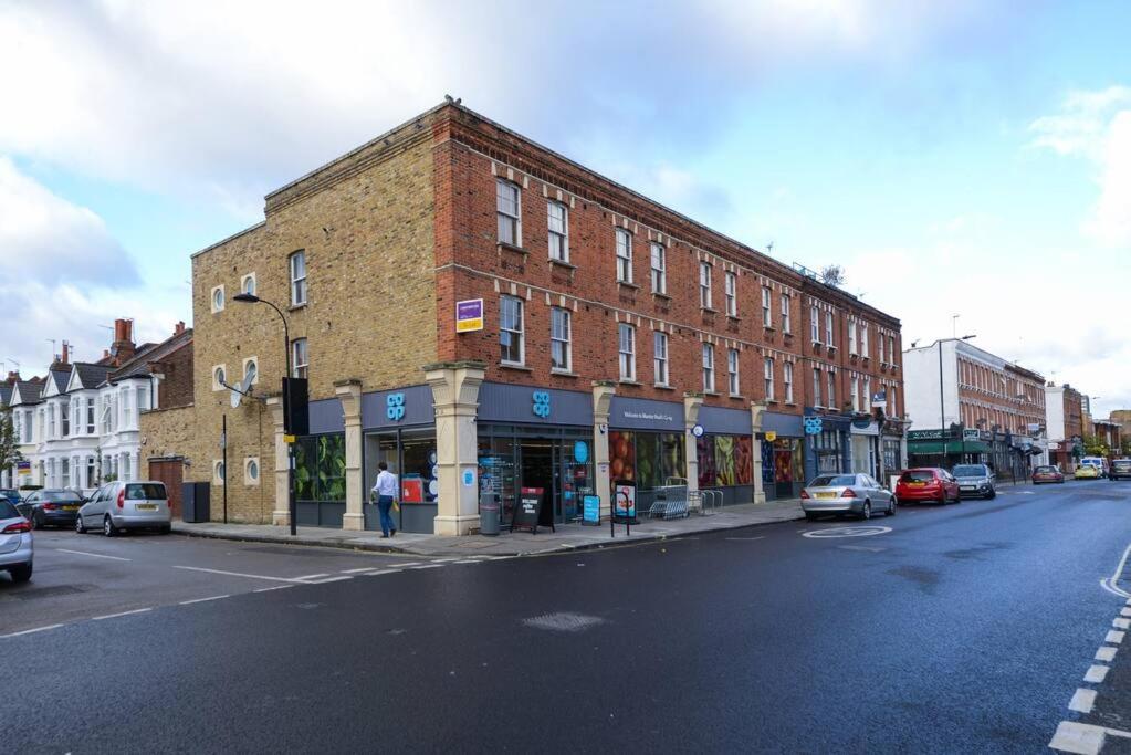 MR2 - Charming 1 Bed Apartment, Munster Village - by Short Stories London