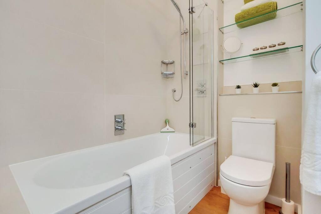 VY6 - Stylish Loft-Style 1-Bed Near Borough Market - by Short Stories London