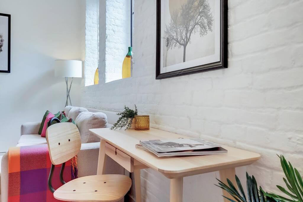 VY6 - Stylish Loft-Style 1-Bed Near Borough Market - by Short Stories London