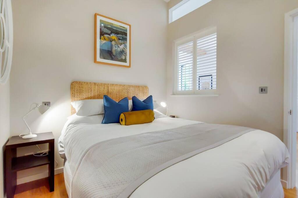 VY6 - Stylish Loft-Style 1-Bed Near Borough Market - by Short Stories London