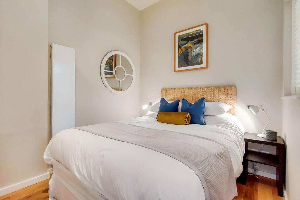 VY6 - Stylish Loft-Style 1-Bed Near Borough Market - by Short Stories London