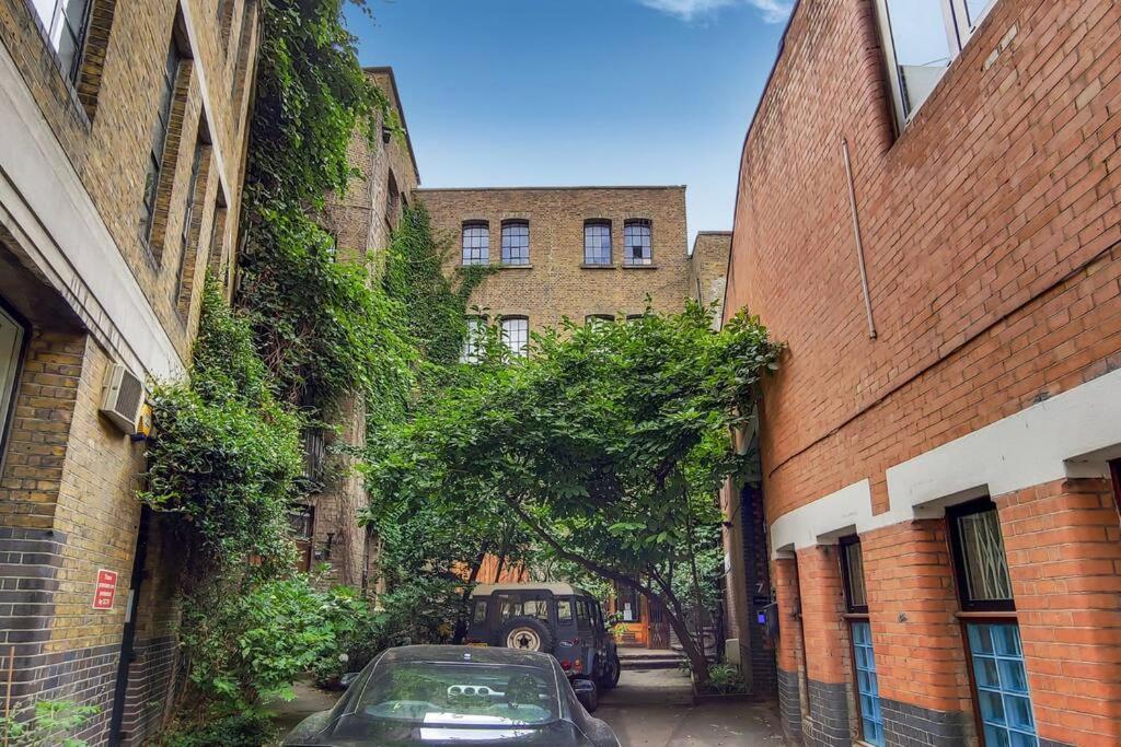 VY6 - Stylish Loft-Style 1-Bed Near Borough Market - by Short Stories London