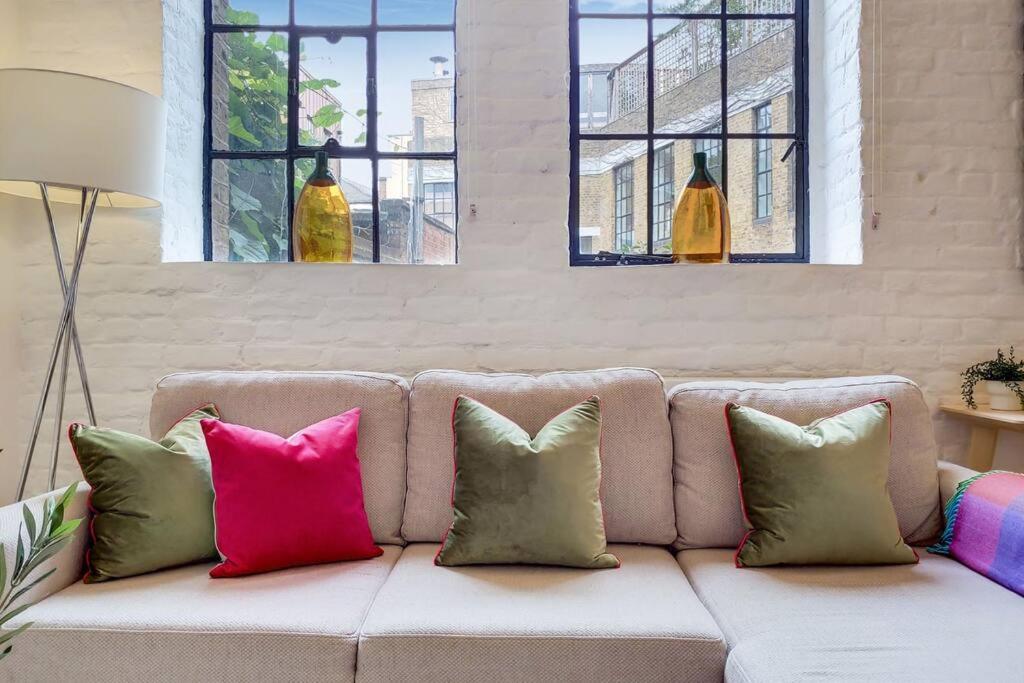 VY6 - Stylish Loft-Style 1-Bed Near Borough Market - by Short Stories London