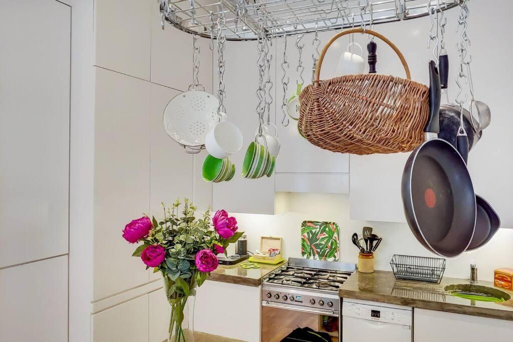 VY6 - Stylish Loft-Style 1-Bed Near Borough Market - by Short Stories London