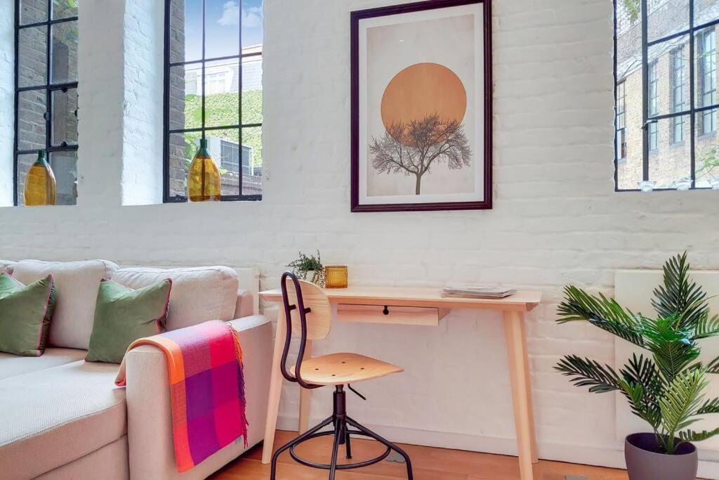 VY6 - Stylish Loft-Style 1-Bed Near Borough Market - by Short Stories London
