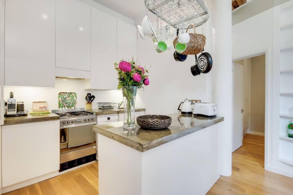 VY6 - Stylish Loft-Style 1-Bed Near Borough Market - by Short Stories London