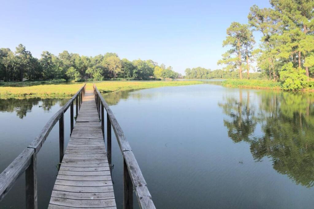 Minutes From Lake Conroe and Community Lakes view 3