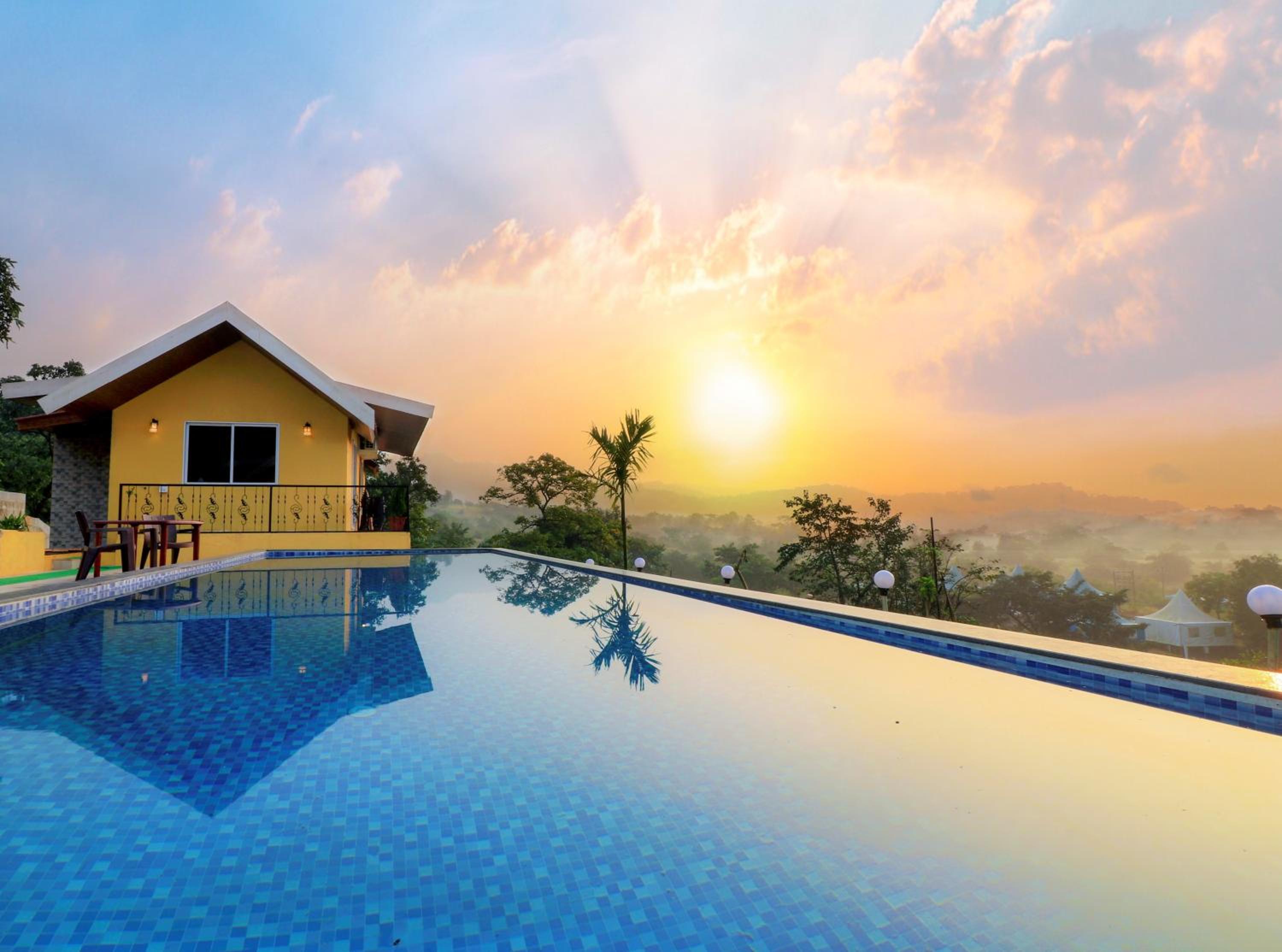 Stay Leisurely Casa By the hills 4BHK, Pawna Lake view 4