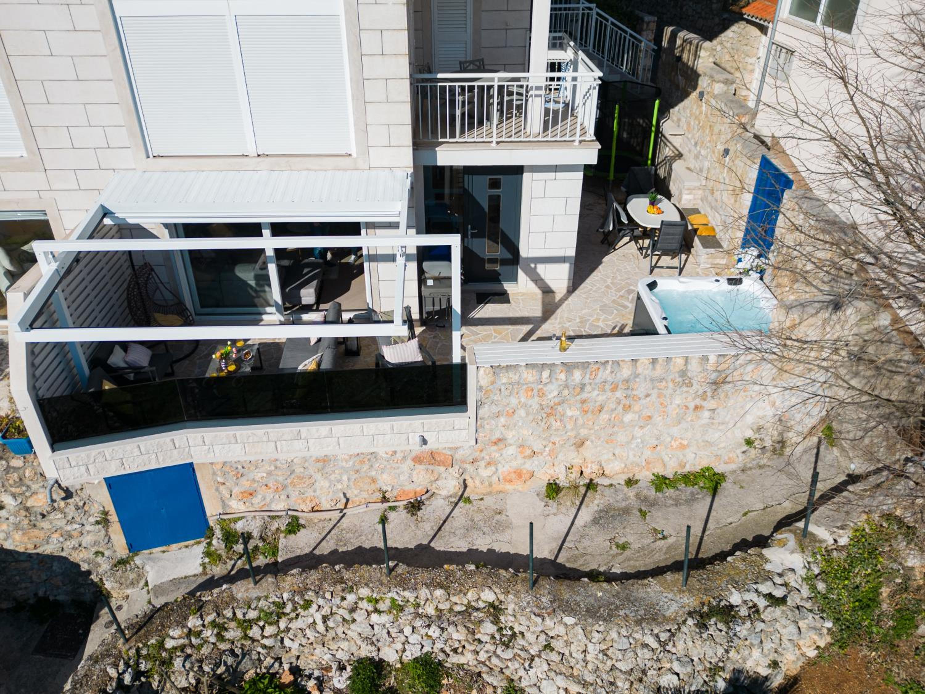 Insula Luxury Apartment