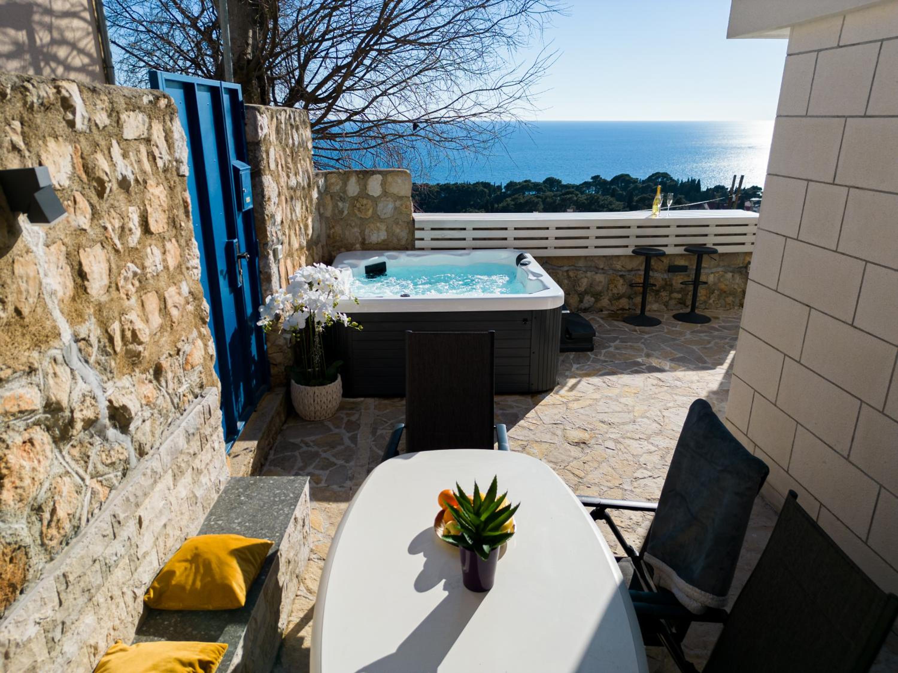 Insula Luxury Apartment