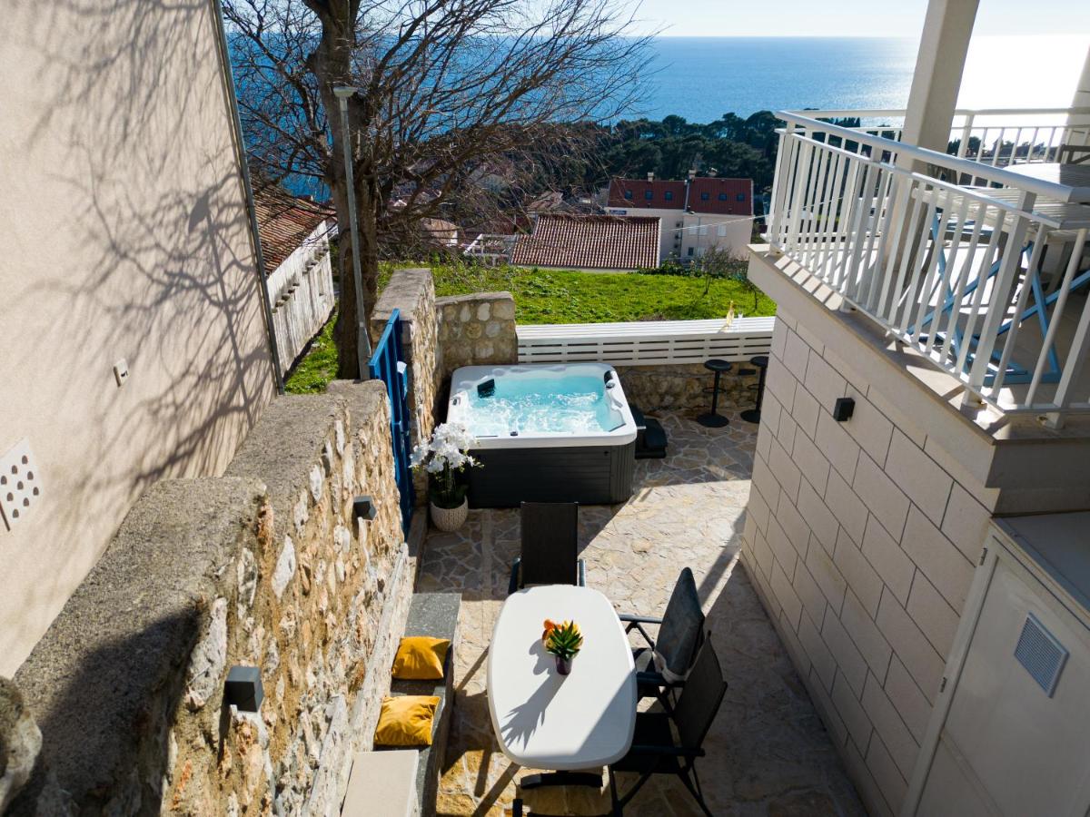 Insula Luxury Apartment
