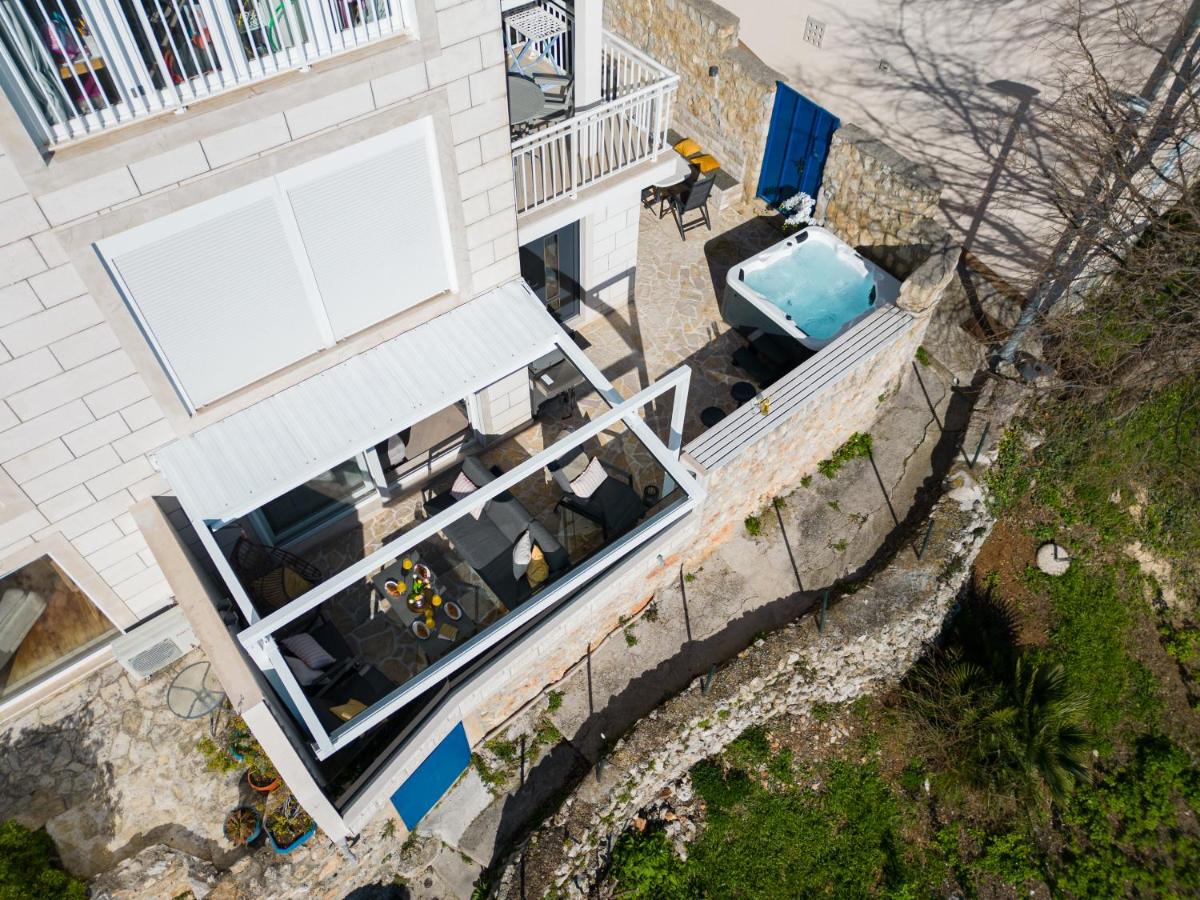 Insula Luxury Apartment