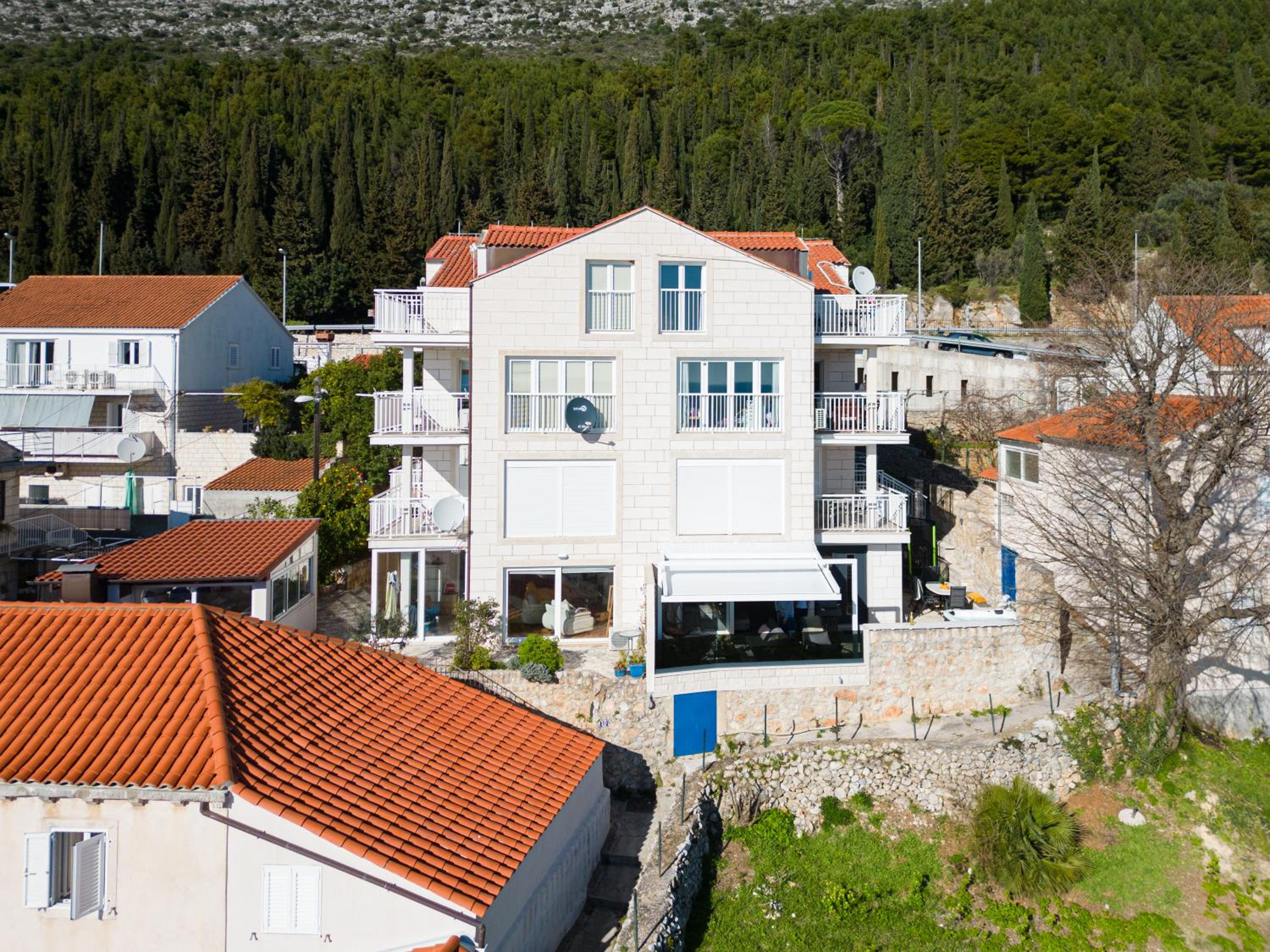 Insula Luxury Apartment