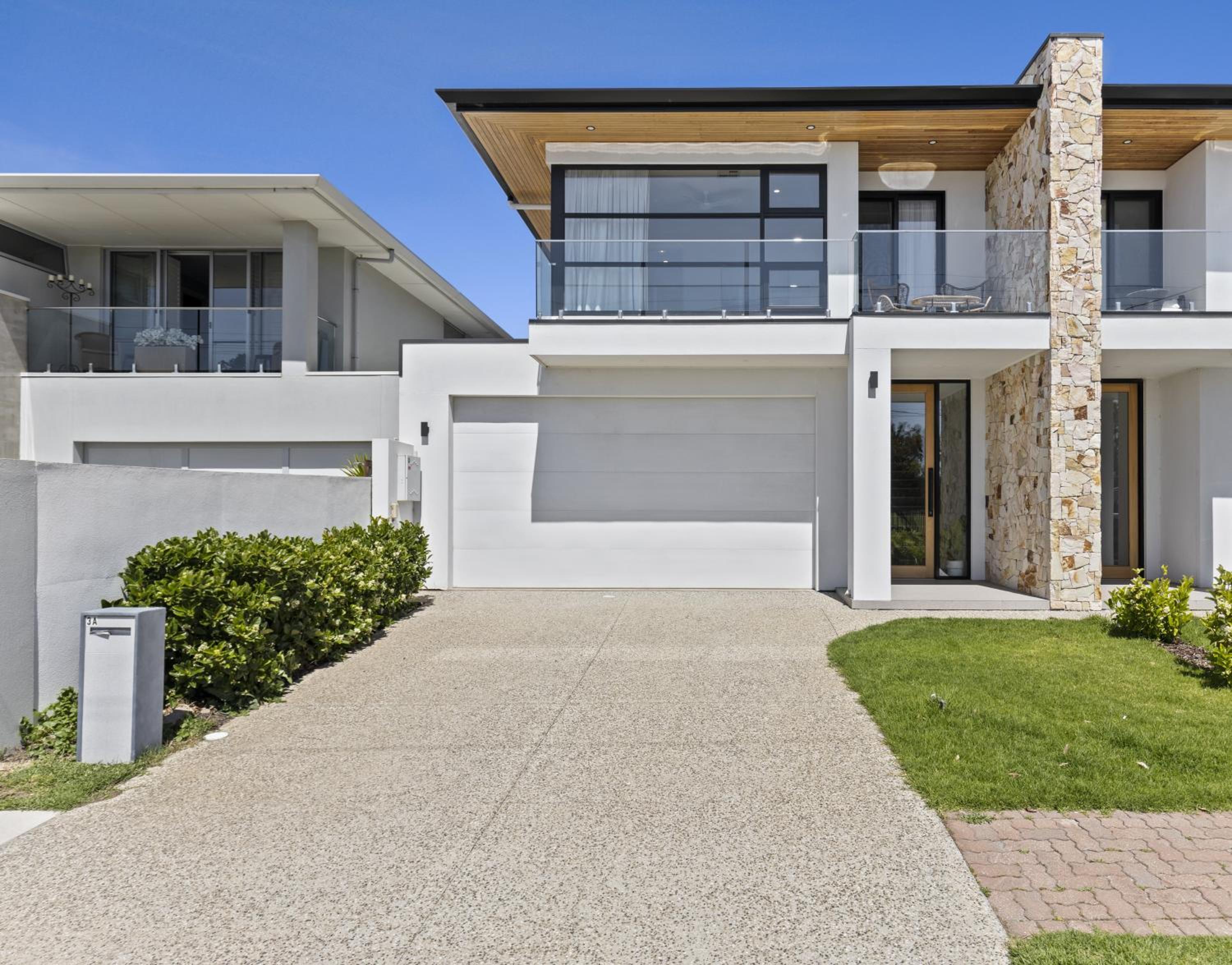Swainson on 1 Lexington - 200m to Beach!