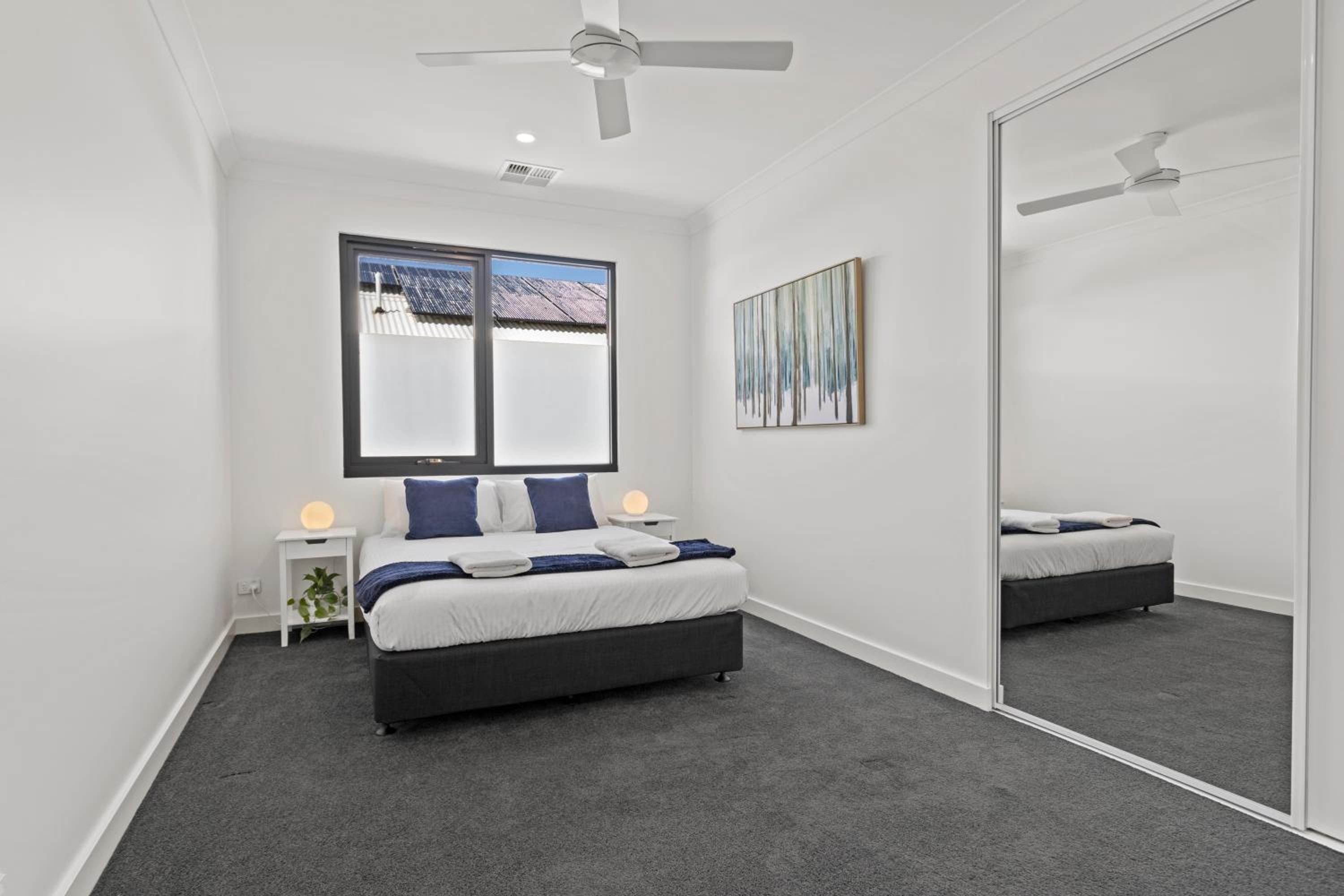 Swainson on 1 Lexington - 200m to Beach!
