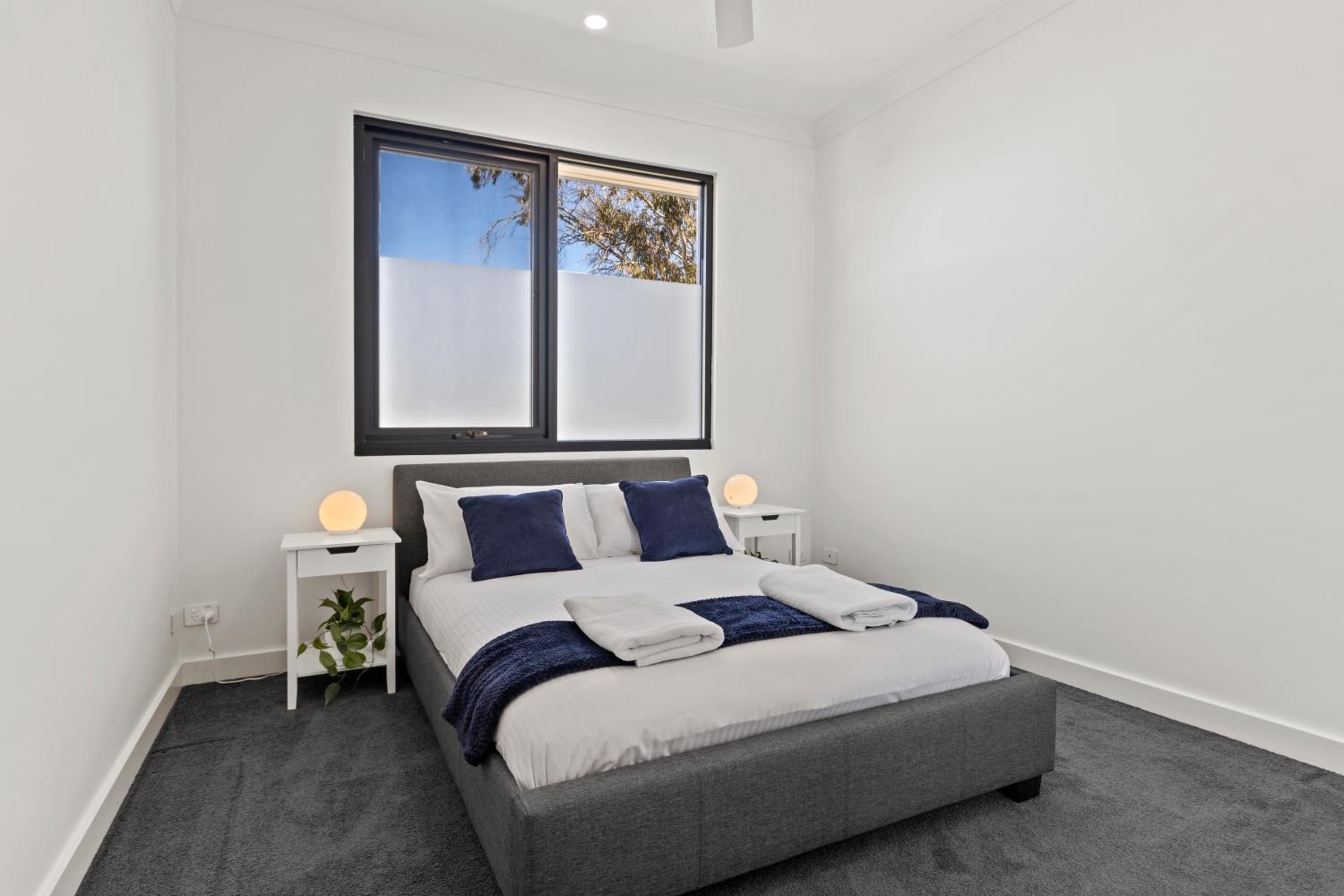 Swainson on 1 Lexington - 200m to Beach!