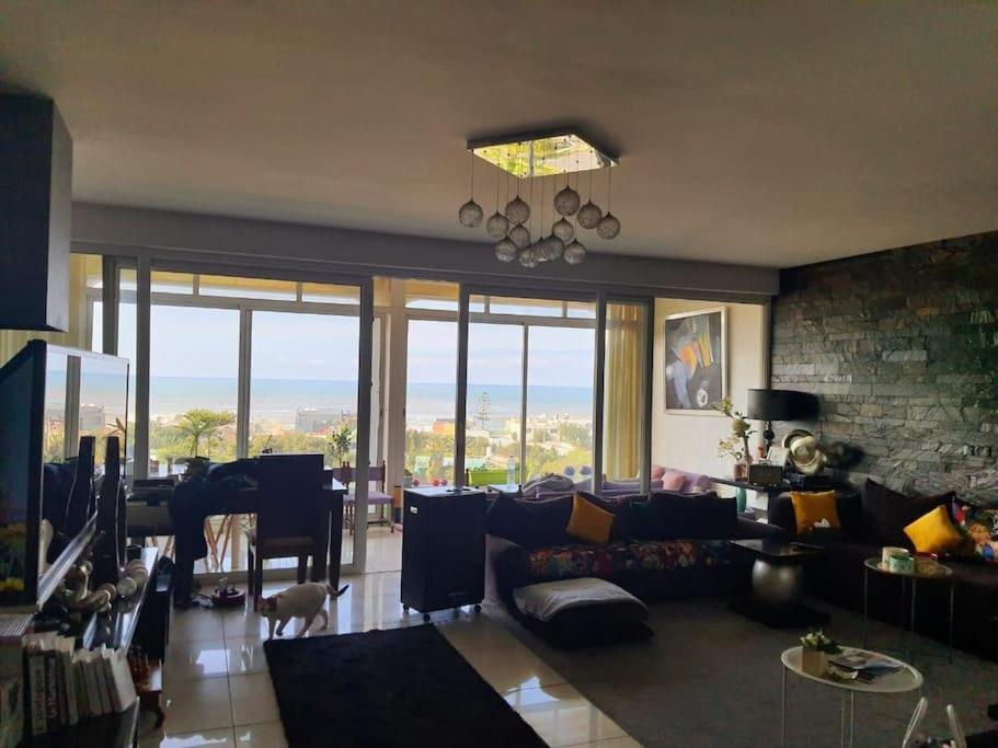 Melrose Beach - Apartment with a beach view view 5