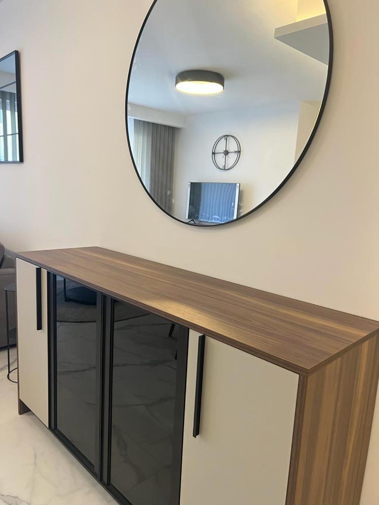 Skylark 2 Apartment with Terrace