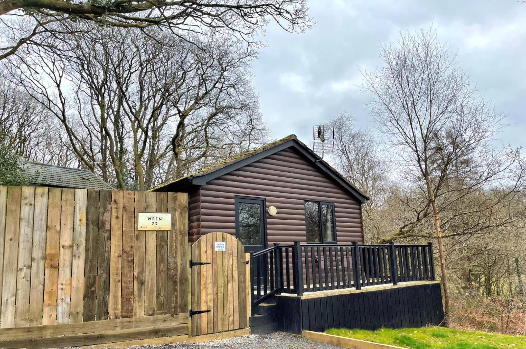 Hotel Wren 23-hot Tub-woodland Lodges-tenby-pembroke