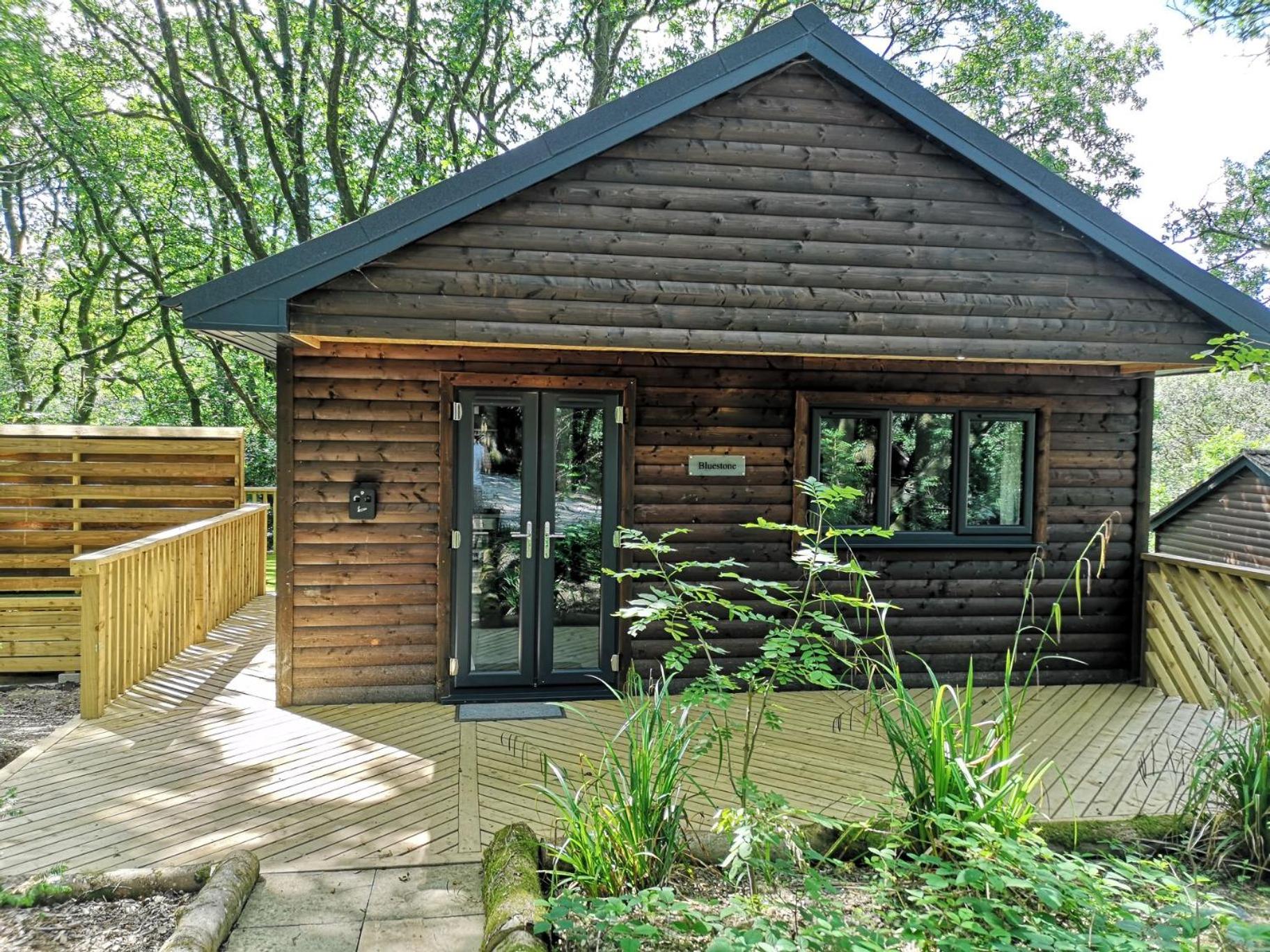 Hotel BlueStone-Hot Tub-Woodlandlodges-Pembrokeshire-Tenby - Image 1