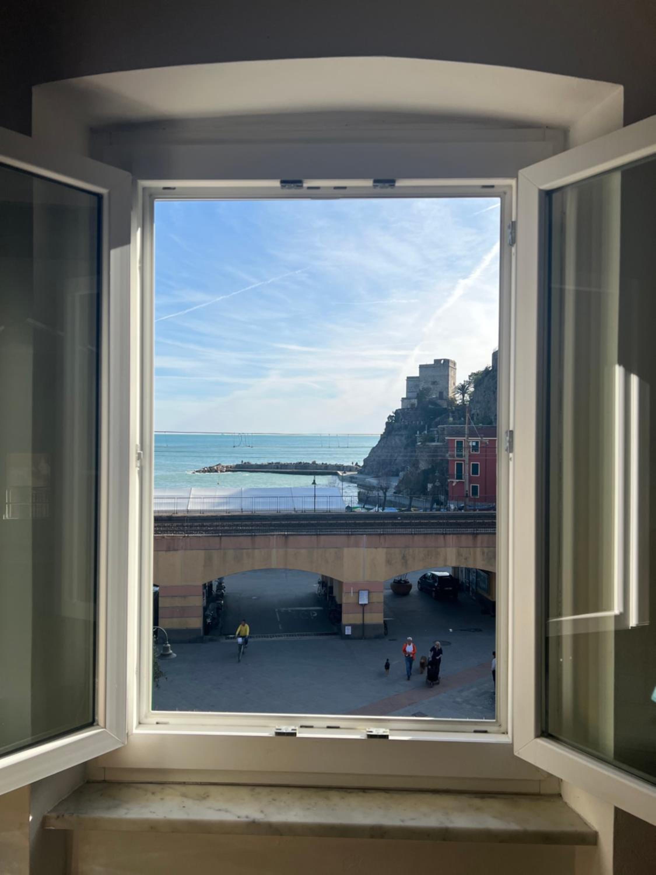 Elegant apartment with sea view photo 1