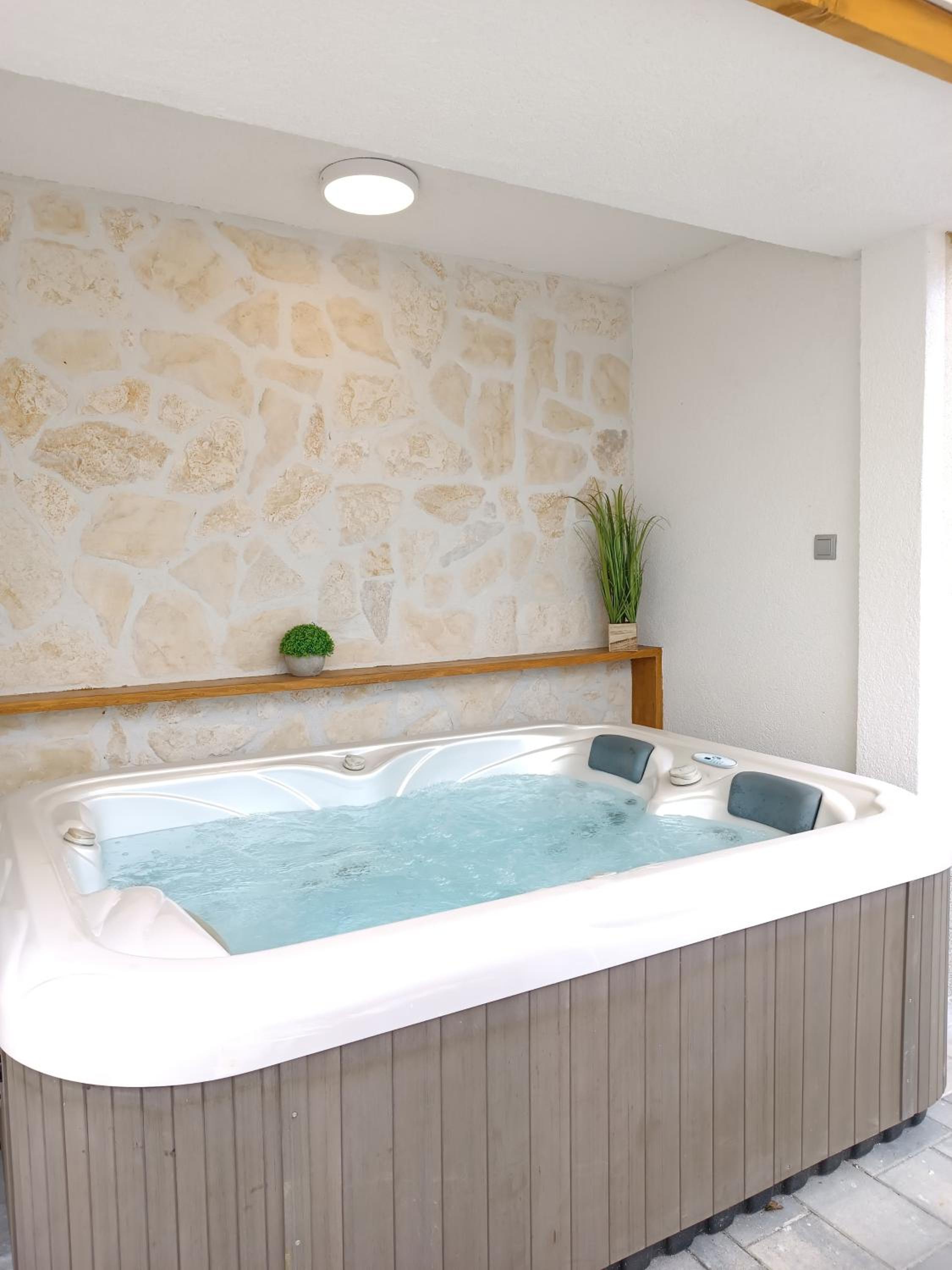 Tonina - private jacuzzi, free parking, terrace view 4