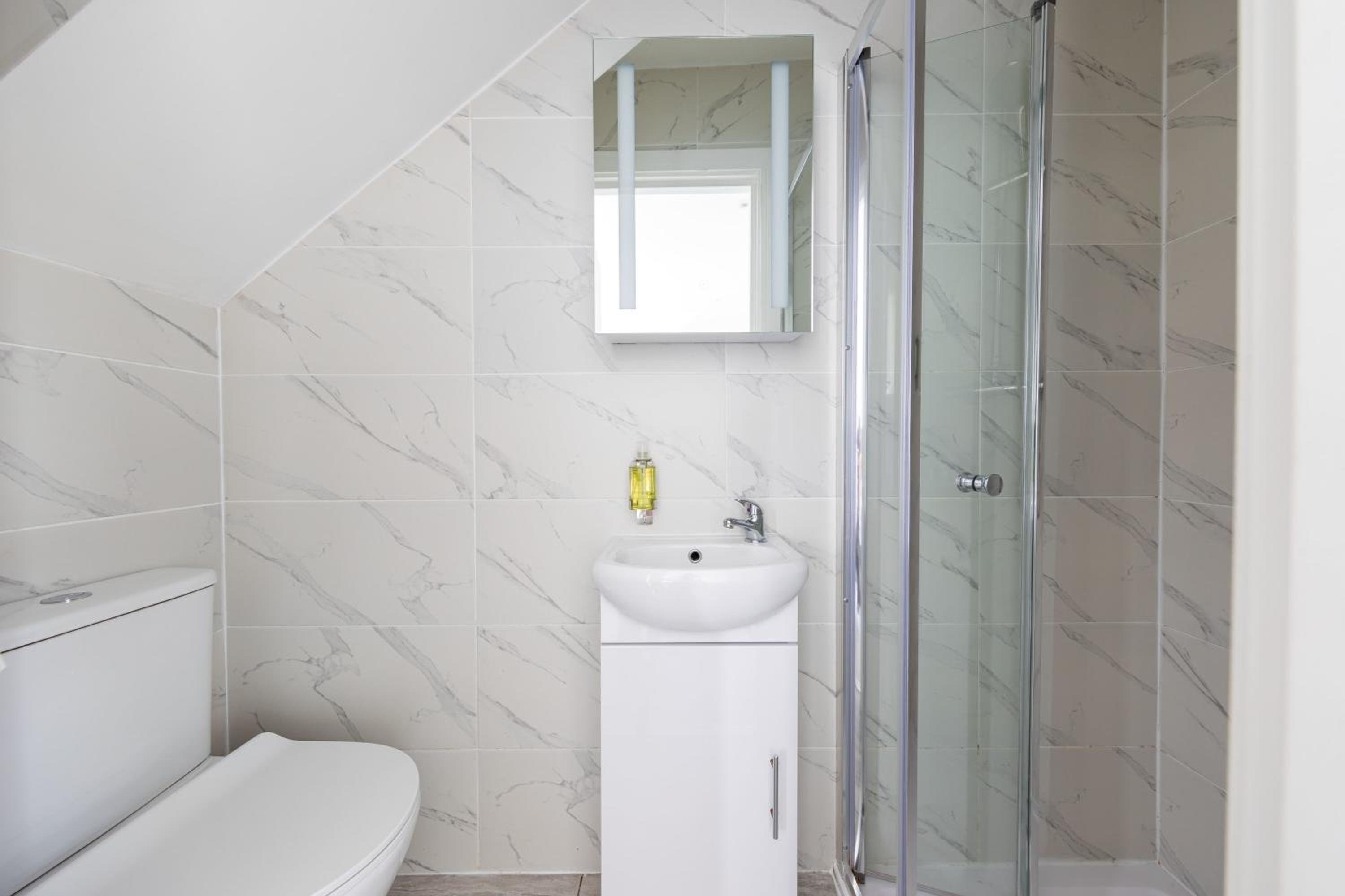 Double Ensuite Sleeps 2 Long Term Welcome With Garden View