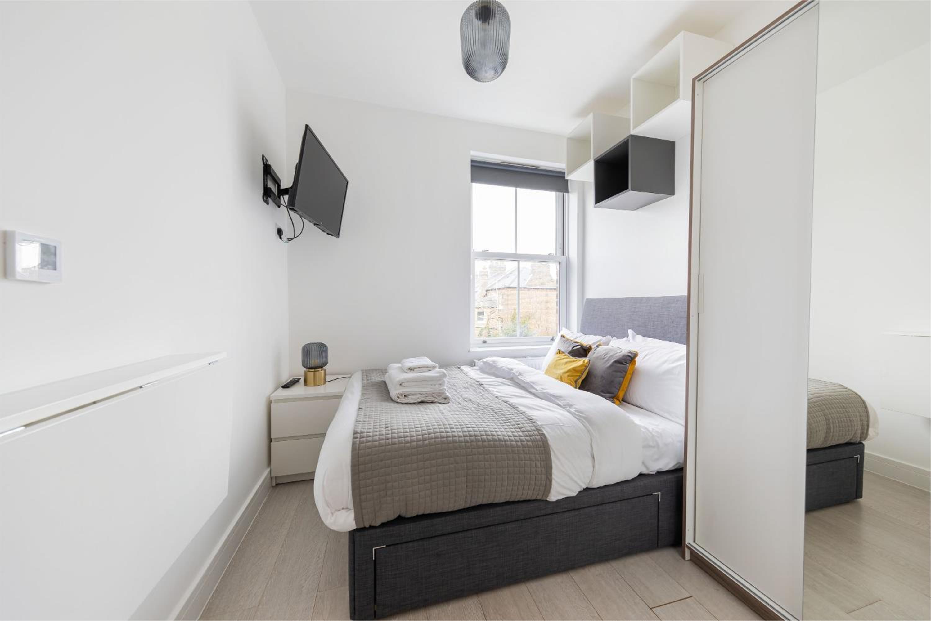 London Double Bedroom Hotel In Tufnell Park With WiFi