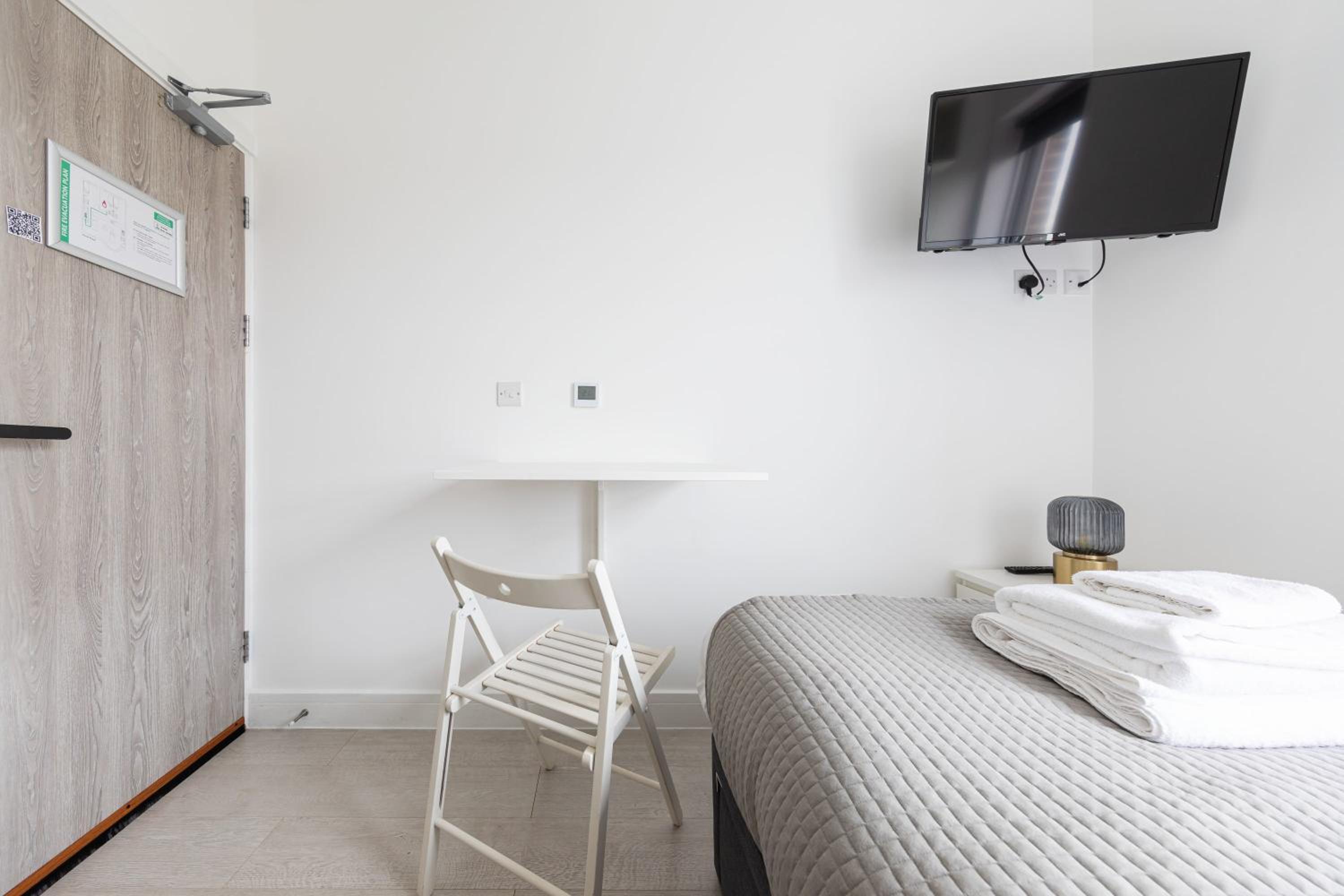 London Double Bedroom Hotel In Tufnell Park With WiFi