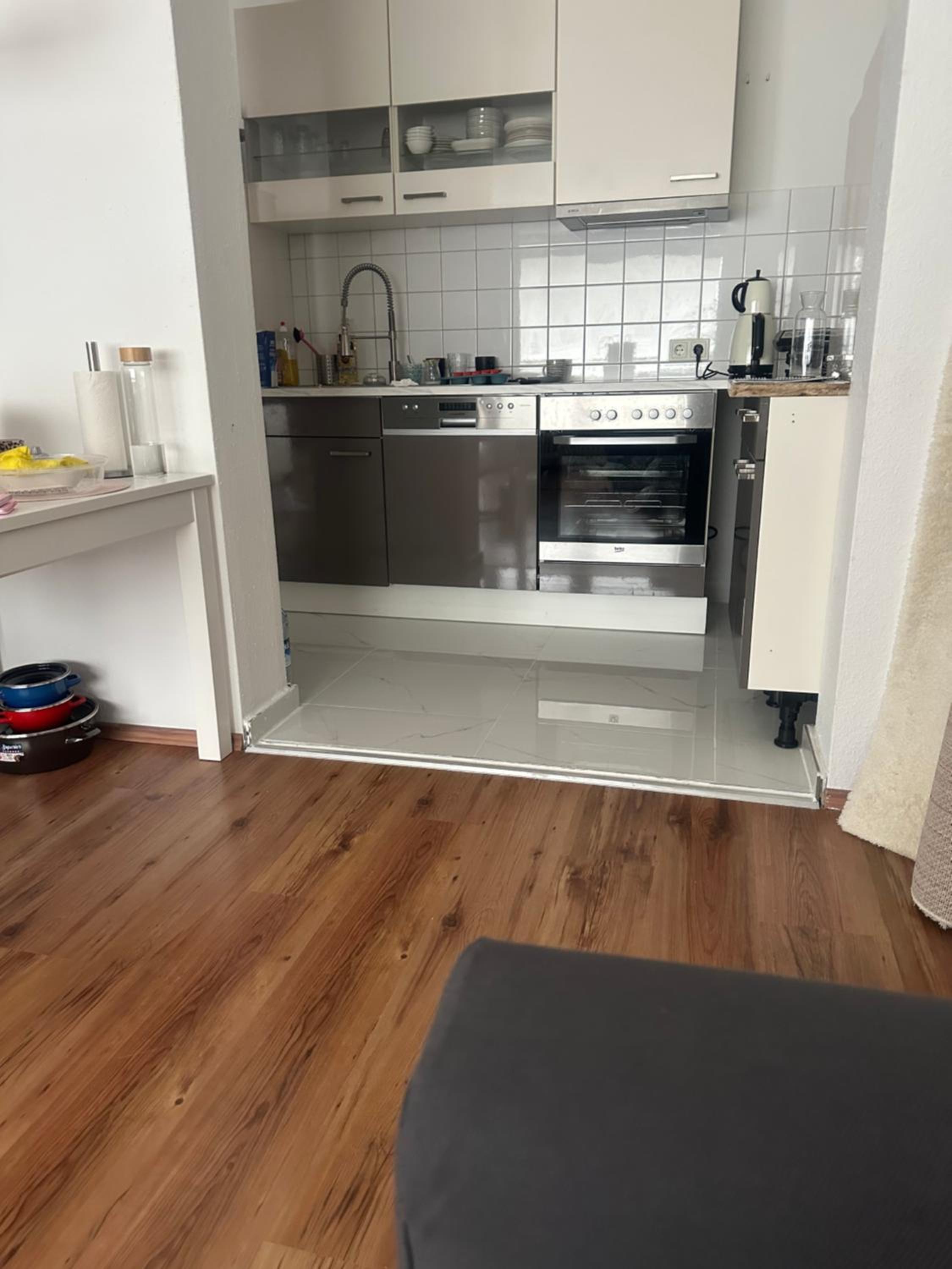Helle mit Balkon 5 Minuten zum Pool 60q central ,otopark ,Netflix