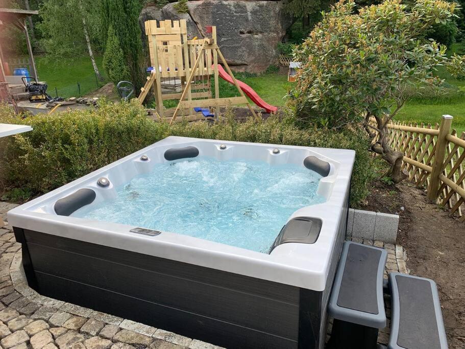 Wellness & Wirlpool-Oase am Wald - Waldferienhaus Dunja in Oybin